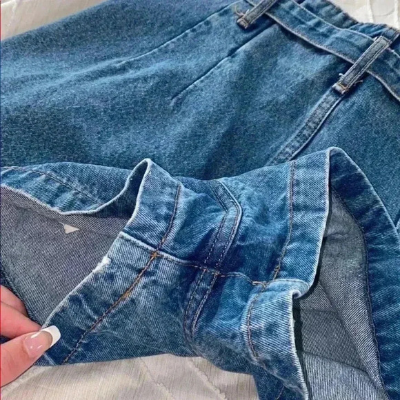 Women’s Abercrombie Natural Rise Shorts - Picture 5 of 7